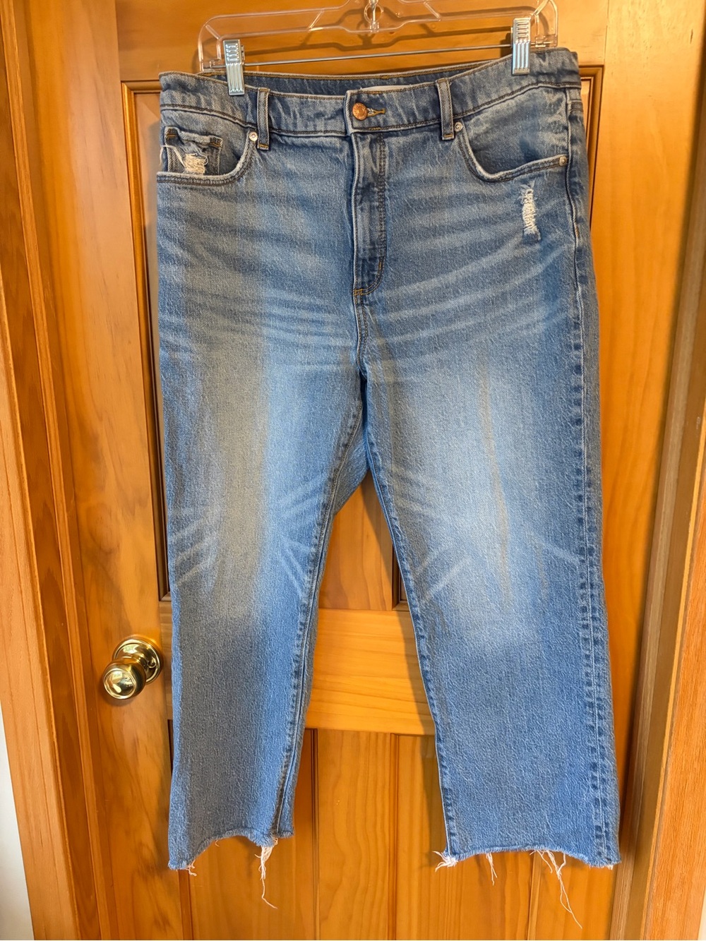 LOFT Light Blue Women’s Cropped Jeans - Distressed Hem size 31 / 12